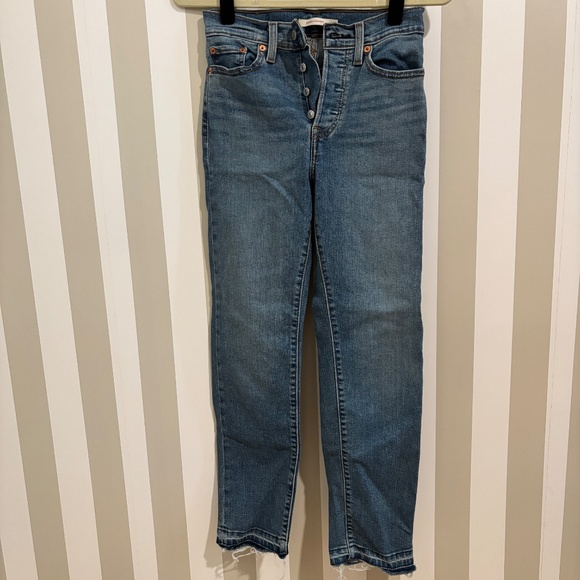 Levi's Wedgie Cropped Jeans - Picture 1 of 4